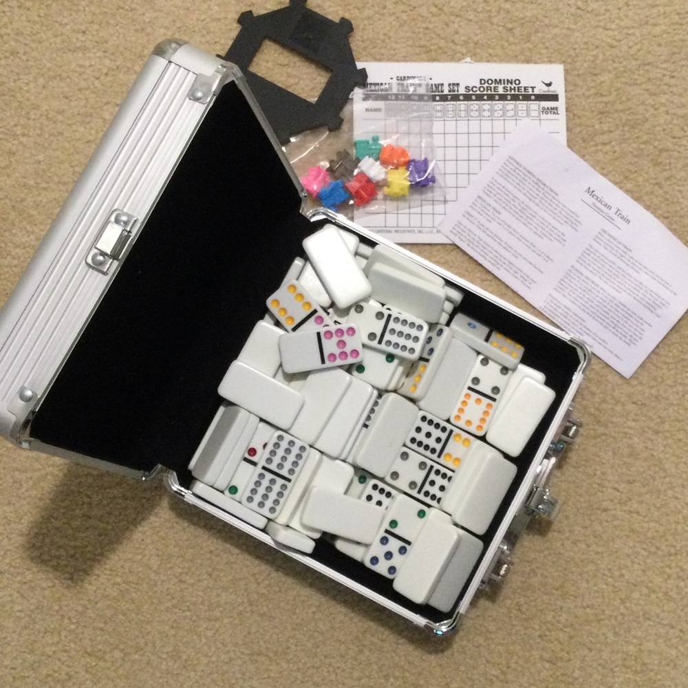 Mexican Train domino game w/ carry case